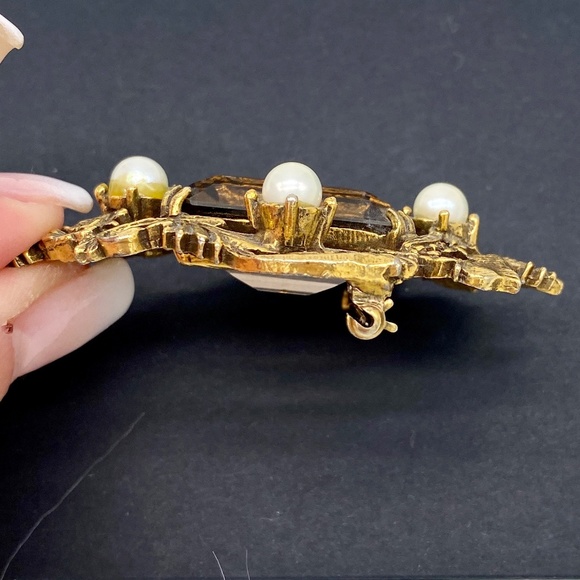 SOLD. Vintage Hattie Carnegie Brooch, Signed - Picture 3 of 8